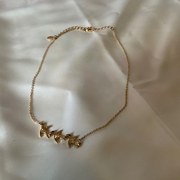 dainty gold necklace with birds - Picture 1 of 2